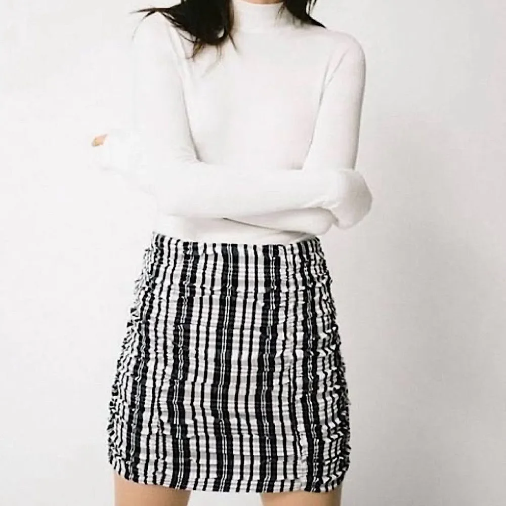 Zara Gingham Skirt Black & White Checker Ruched Mini Size M • BLOGGER FAVORITE •